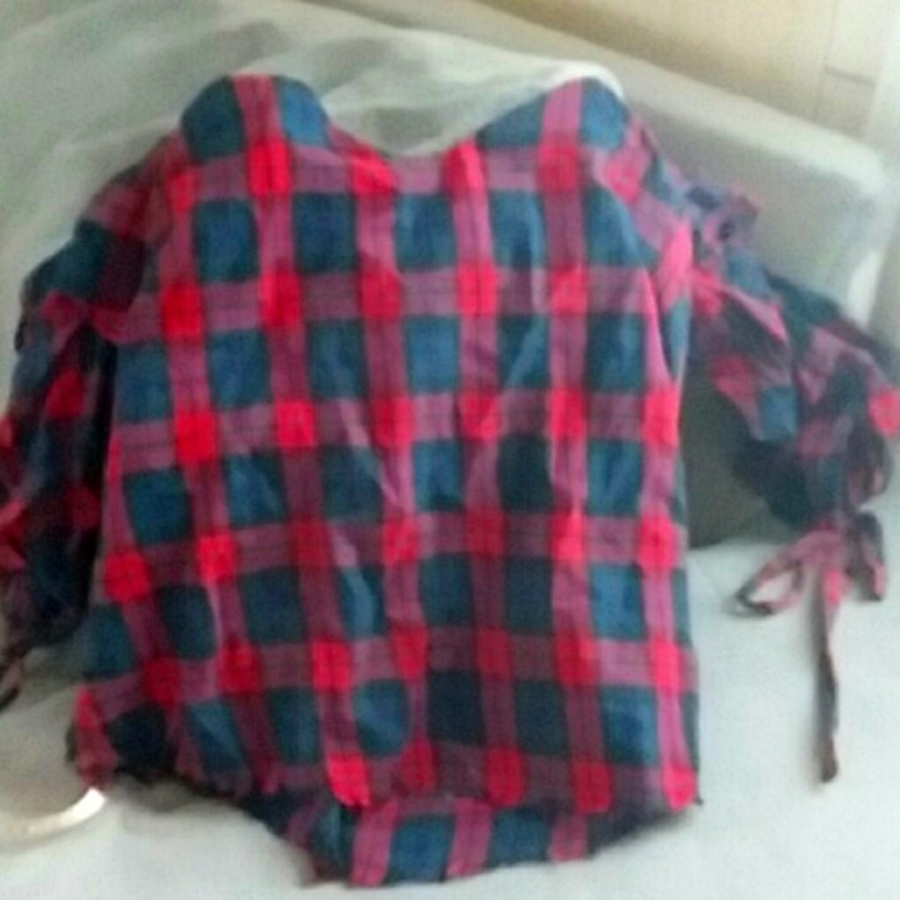 Sweetheart off shoulder flannel tie sleeves